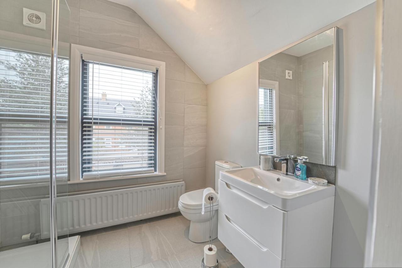 Host & - Barton Road House