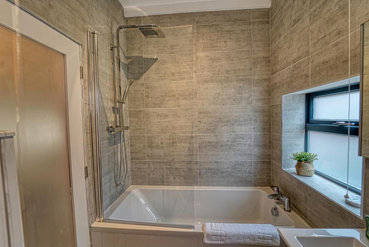 Holiday home Host & - Barton Road House *