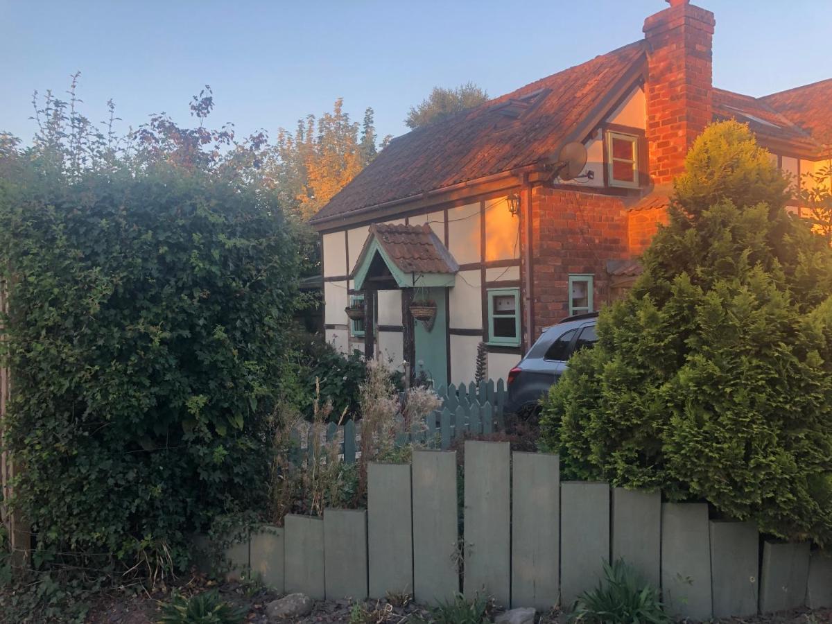 Soldiers Cottage, With Hot Tub, Dog Friendly, Great Views * Hereford