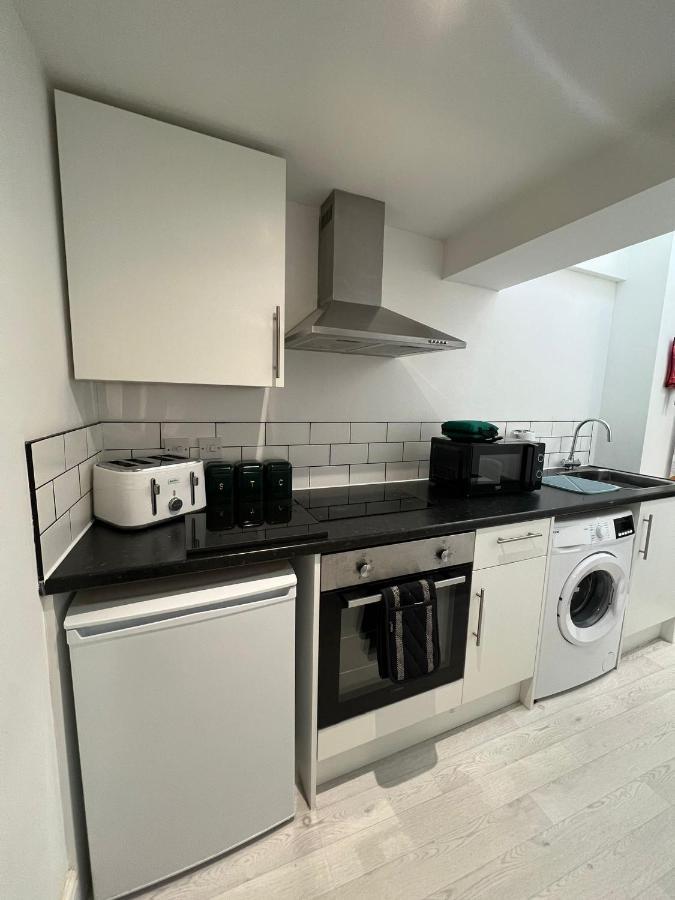 Host & - Eign Street Apartment