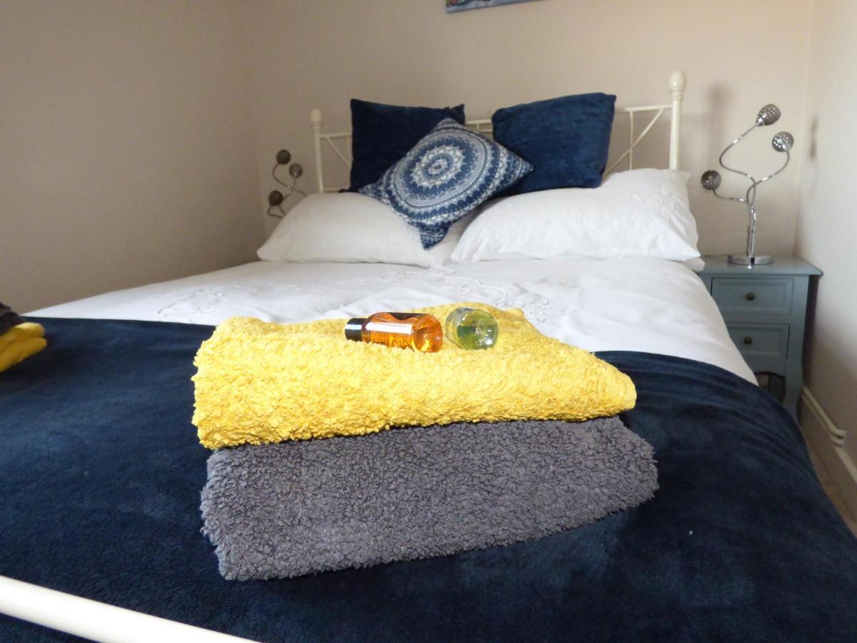 Cosy Quiet In ~ Close To Centre ~ Free Parking Holiday home *