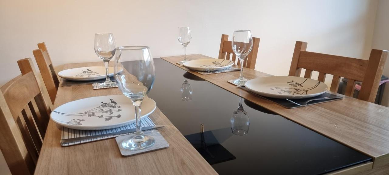 Cosy Quiet In ~ Close To Centre ~ Free Parking Holiday home *