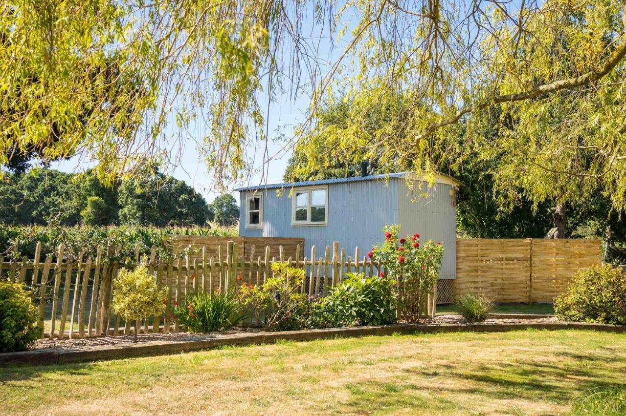 The Hideaway Hut - 1 Bed Shepherds Hut - Hereford