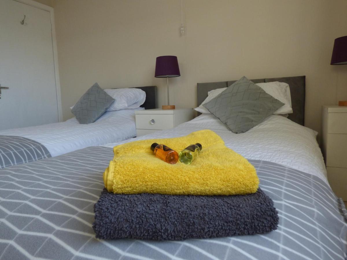 Cosy Quiet In ~ Close To Centre ~ Free Parking Holiday home *