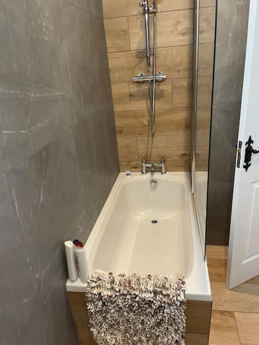 Graftonbury Court, Grafton Lane, Hereford, Hr2 8fa