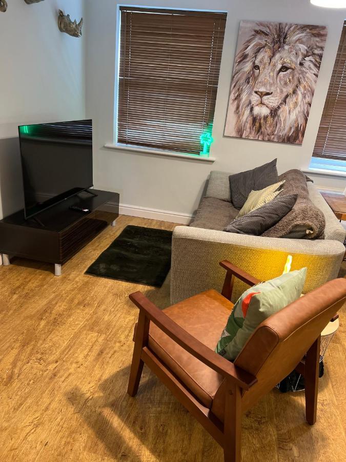 Apartment Ground Floor Apartment, Location With Free Parking
