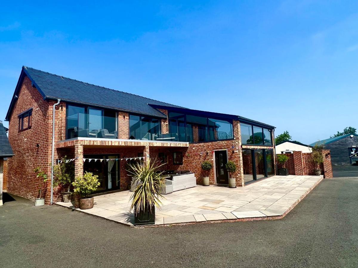 New Converted Barn Homestay Hereford