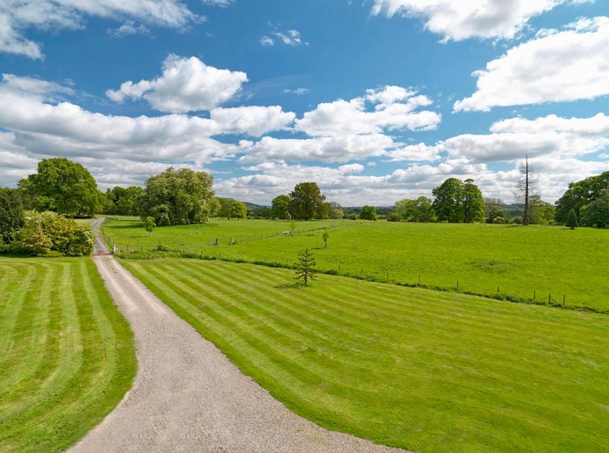 Newcourt Manor Country house *