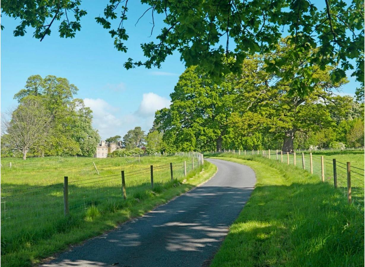 Newcourt Manor Country house *