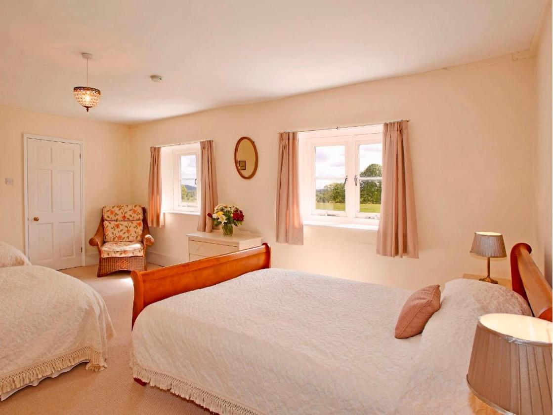 Country house Newcourt Manor
