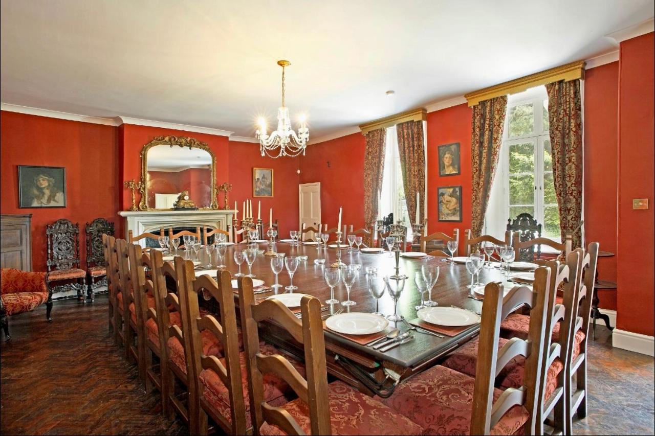 Country house Newcourt Manor *
