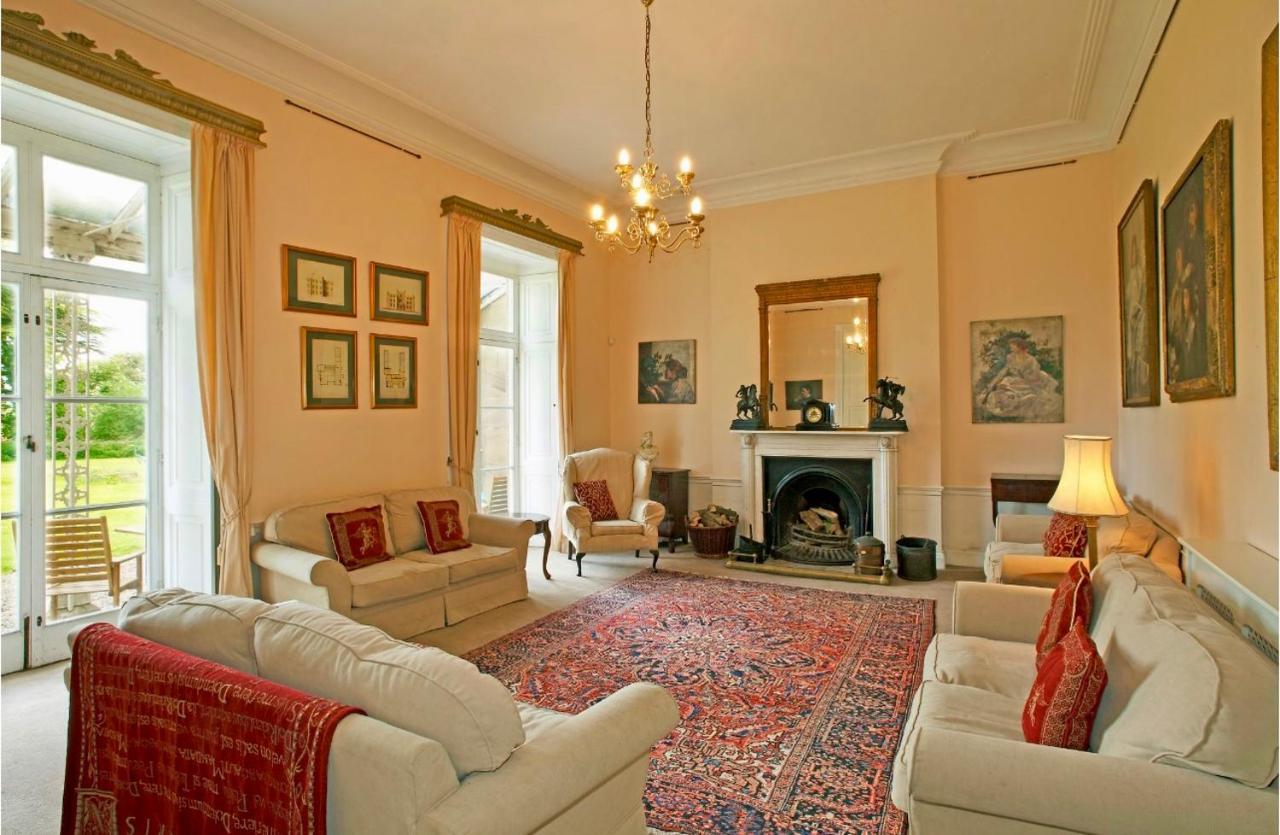 Newcourt Manor Country house *