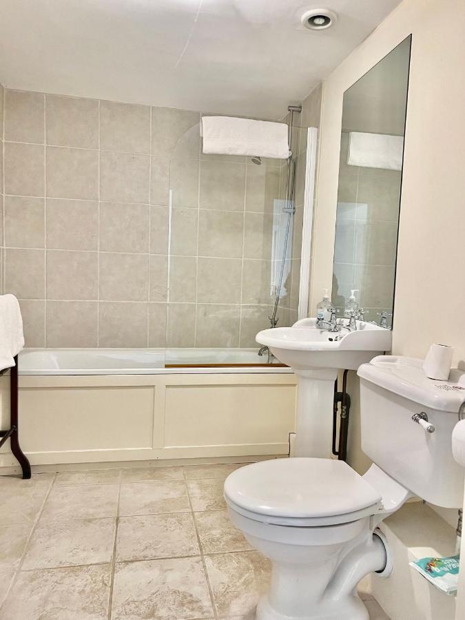 Newcourt Manor * Hereford