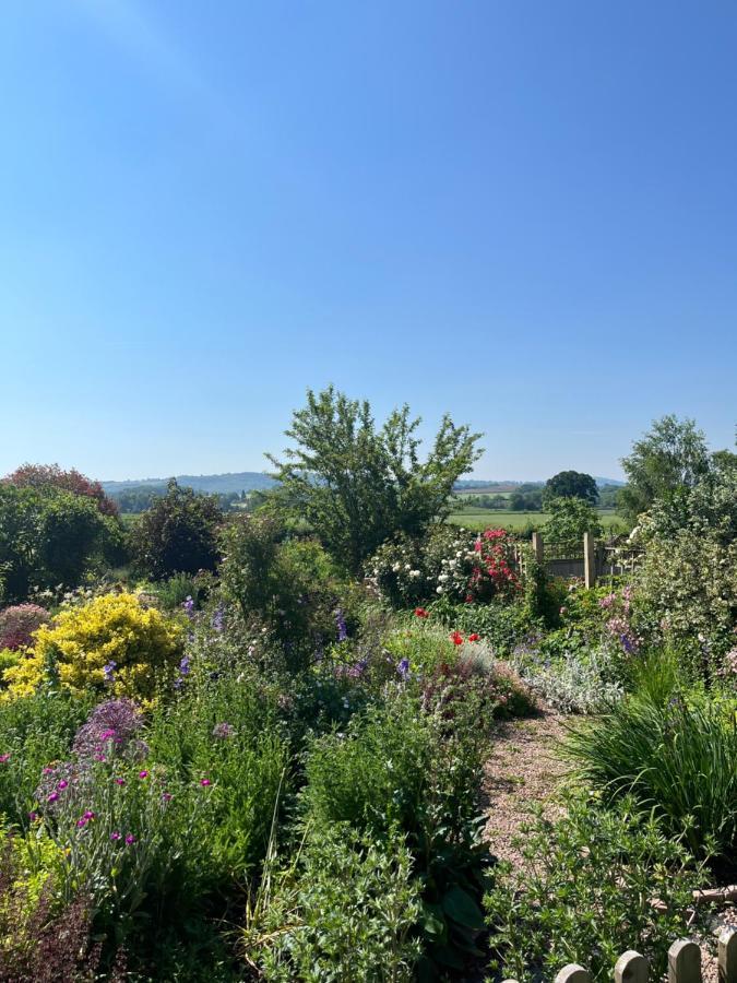 Cwm Lodge, An Idyllic Retreat In The Heart Of Herefordshire! *
