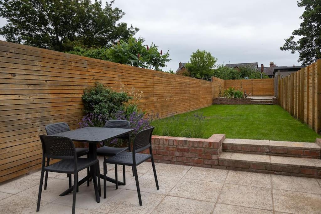 - Clifton - Beautifully Presented House Located A Short Walk From Centre - Sleeps 6 Guests - Perfect For Exploring - Hosted By Rentmyhouse