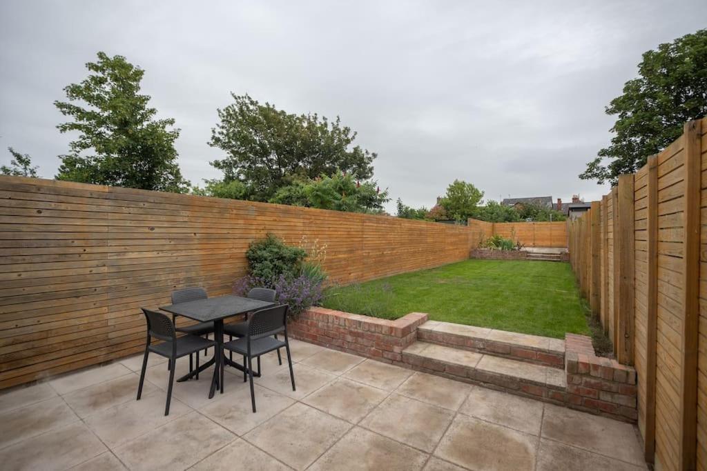 - Clifton - Beautifully Presented House Located A Short Walk From Centre - Sleeps 6 Guests - Perfect For Exploring - Hosted By Rentmyhouse Hereford