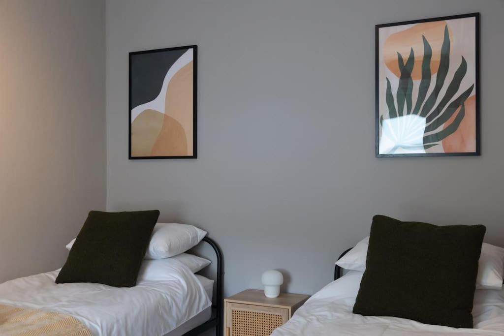 - Clifton - Beautifully Presented House Located A Short Walk From Centre - Sleeps 6 Guests - Perfect For Exploring - Hosted By Rentmyhouse