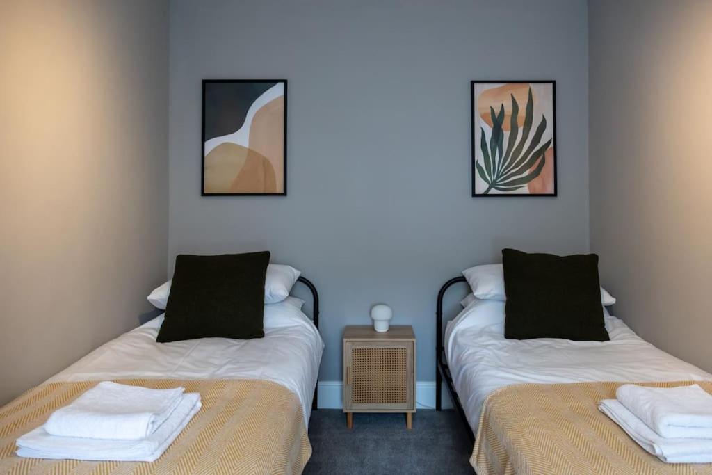 Holiday home - Clifton - Beautifully Presented House Located A Short Walk From Centre - Sleeps 6 Guests - Perfect For Exploring - Hosted By Rentmyhouse