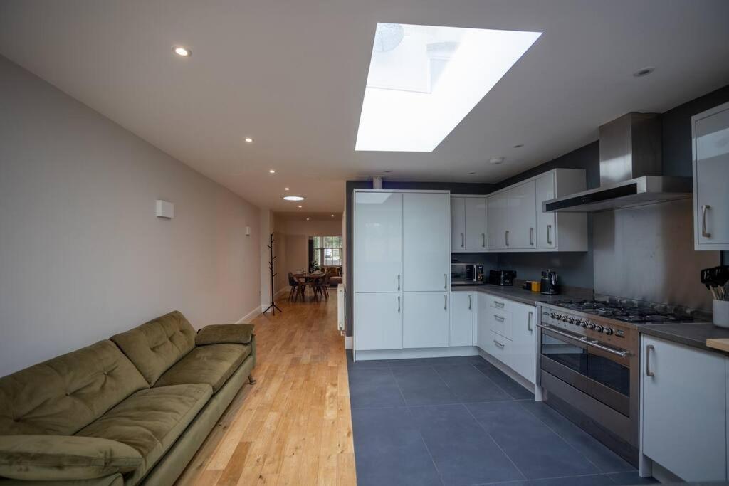- Clifton - Beautifully Presented House Located A Short Walk From Centre - Sleeps 6 Guests - Perfect For Exploring - Hosted By Rentmyhouse Holiday home Hereford