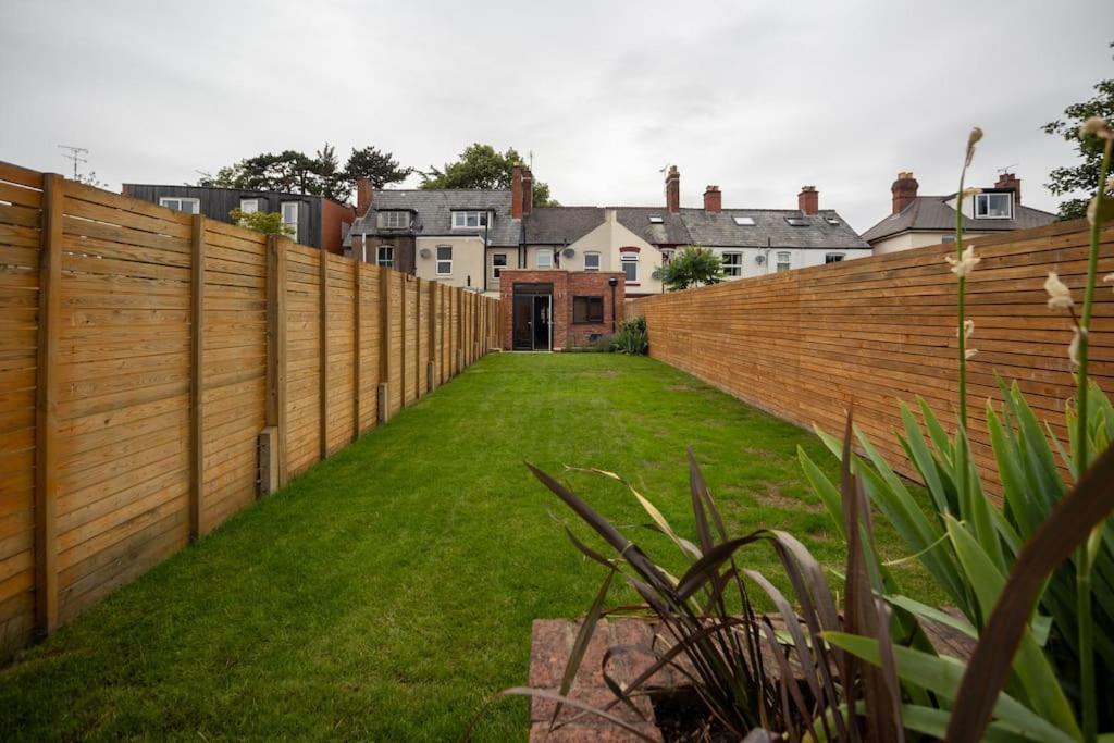 Holiday home - Clifton - Beautifully Presented House Located A Short Walk From Centre - Sleeps 6 Guests - Perfect For Exploring - Hosted By Rentmyhouse
