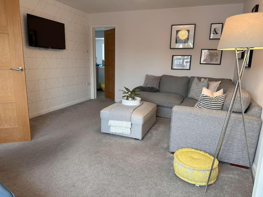 Contemporary, Open Plan, 3 Bedroom House In - Sleeps 5-6 Holiday home