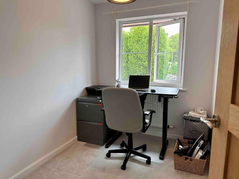 Contemporary, Open Plan, 3 Bedroom House In - Sleeps 5-6 Holiday home