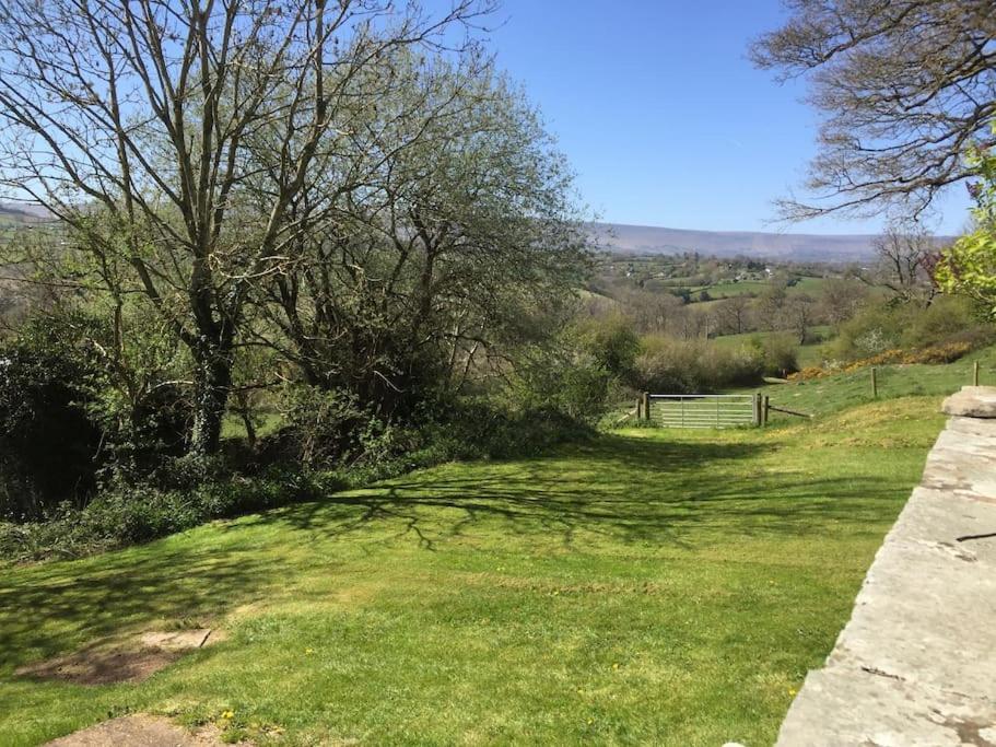 Up On A Hill Farmhouse, Ewyas Harold Holiday home *