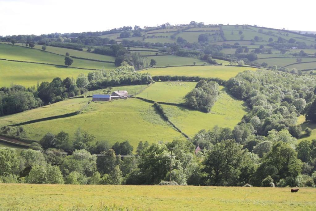 Up On A Hill Farmhouse, Ewyas Harold Holiday home *