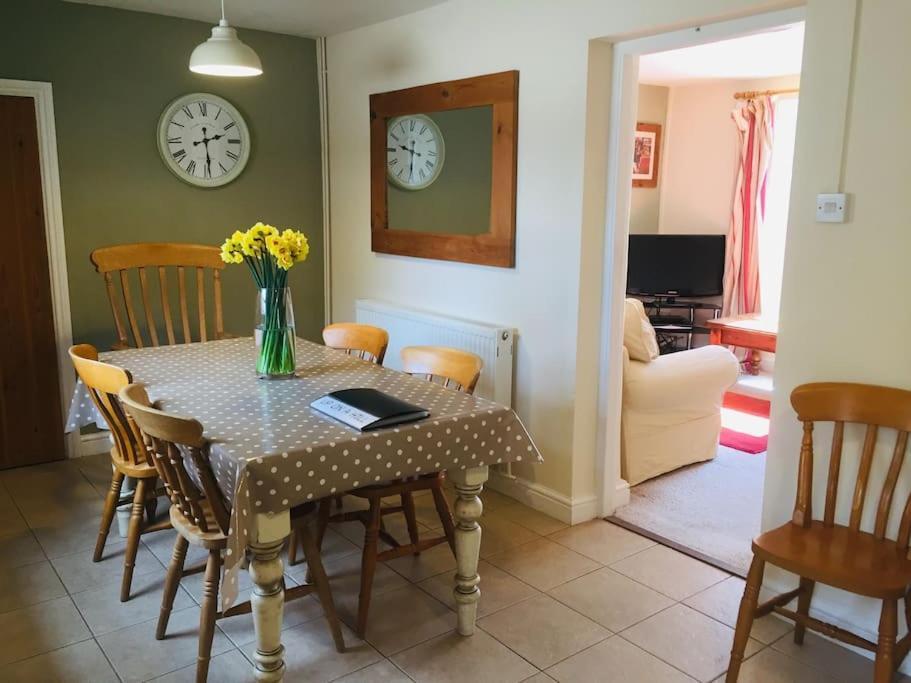 Up On A Hill Farmhouse, Ewyas Harold Holiday home *