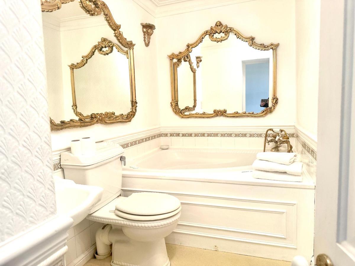 Munstone House 4*
