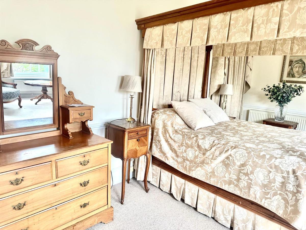 Munstone House 4*