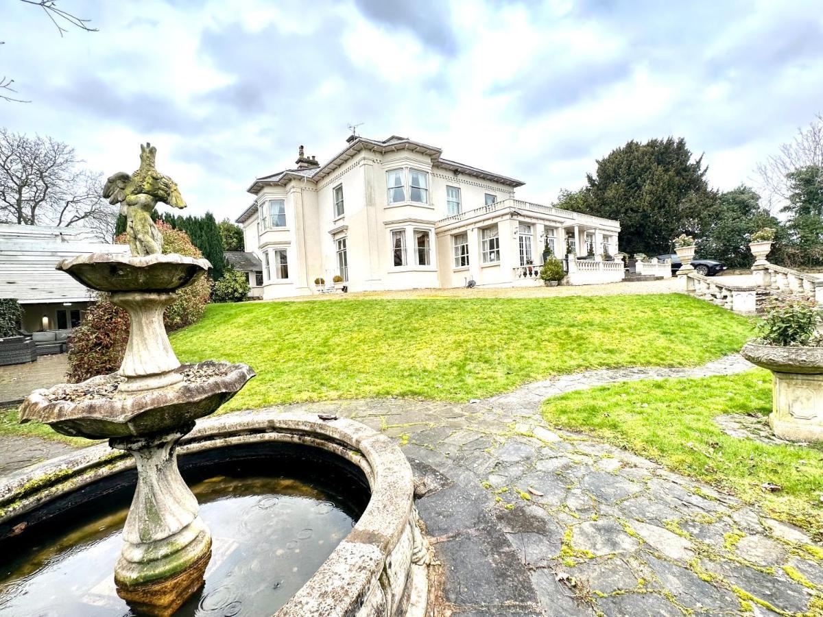 Munstone House Guest house 4*