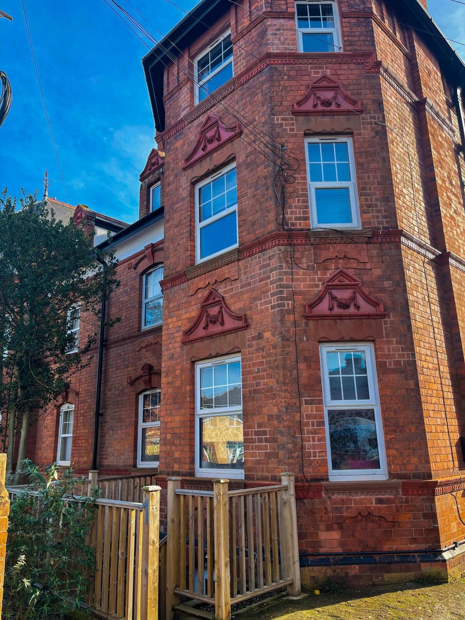 - Inc Free Parking, Wifi, Full Kitchen, Smart Tv - Spring