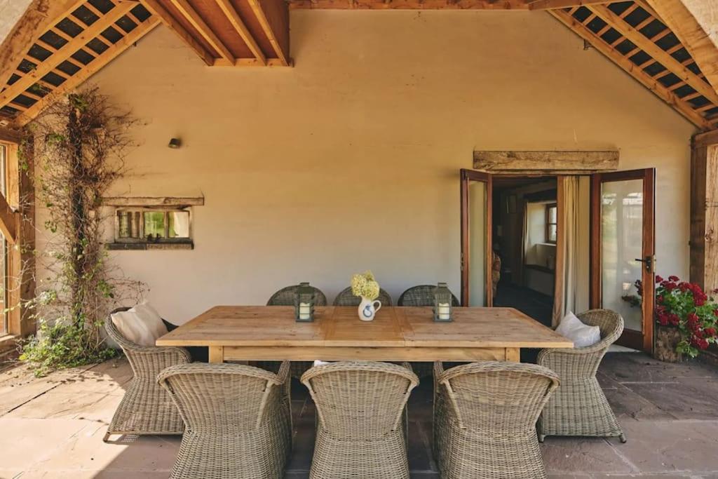 Luxury Spacious Country W/ Mountain Views Holiday home