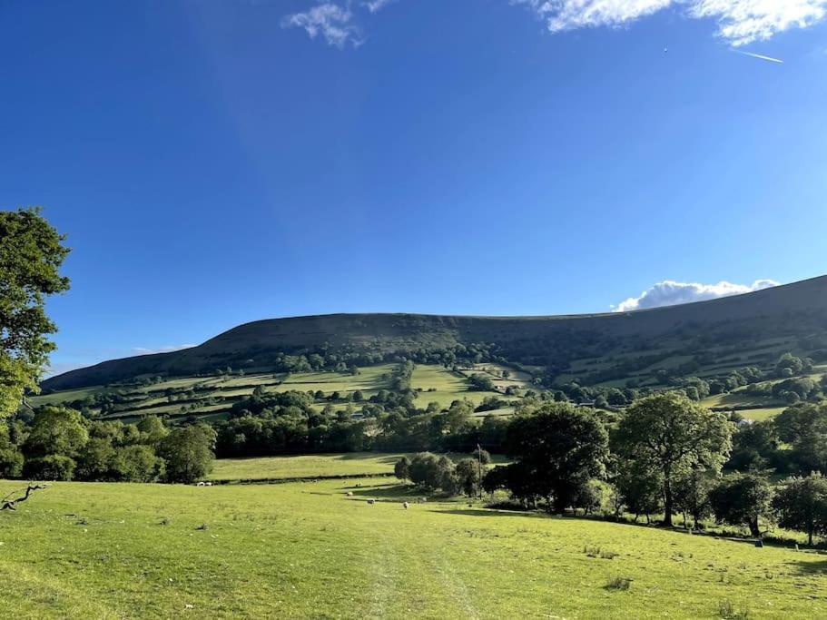 Luxury Spacious Country W/ Mountain Views