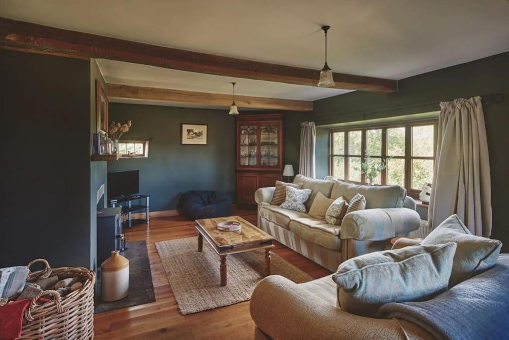 Luxury Spacious Country W/ Mountain Views