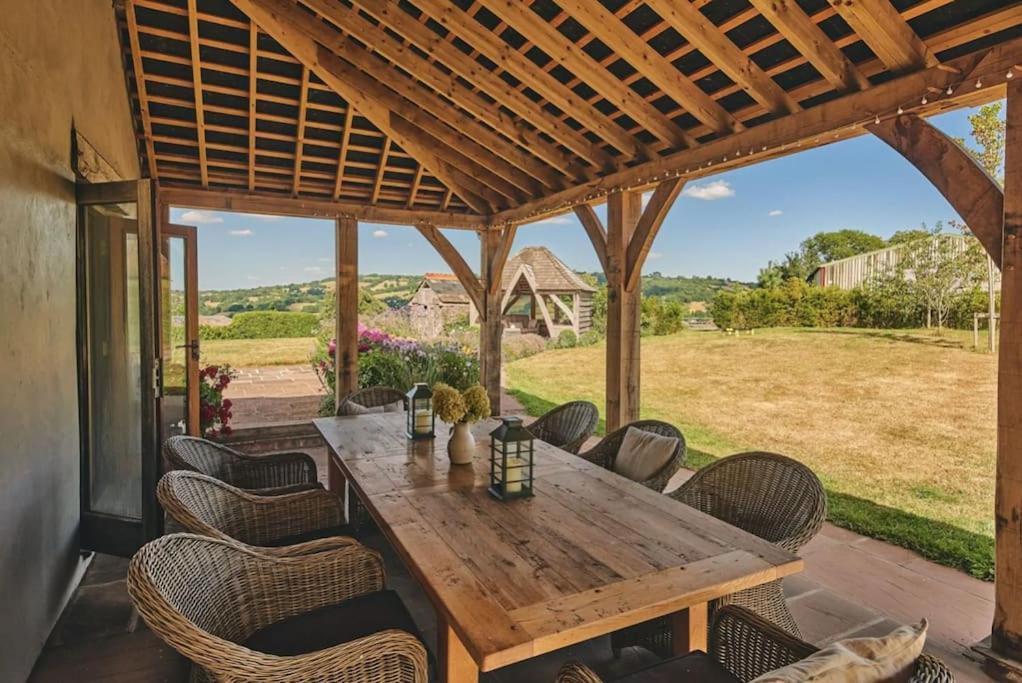 Luxury Spacious Country W/ Mountain Views