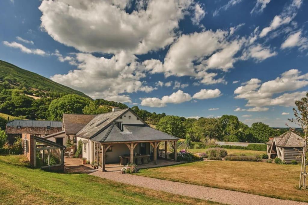 Holiday home Luxury Spacious Country W/ Mountain Views *
