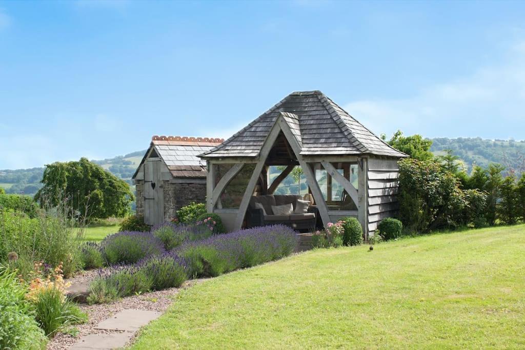 Luxury Spacious Country W/ Mountain Views