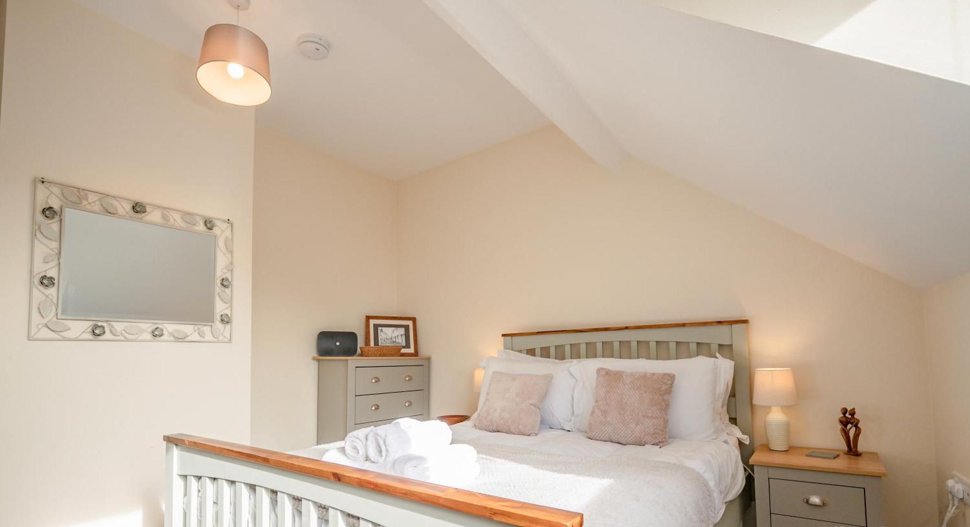 Apartment Bright, Modern In Centre With Private Driveway Parking Hereford
