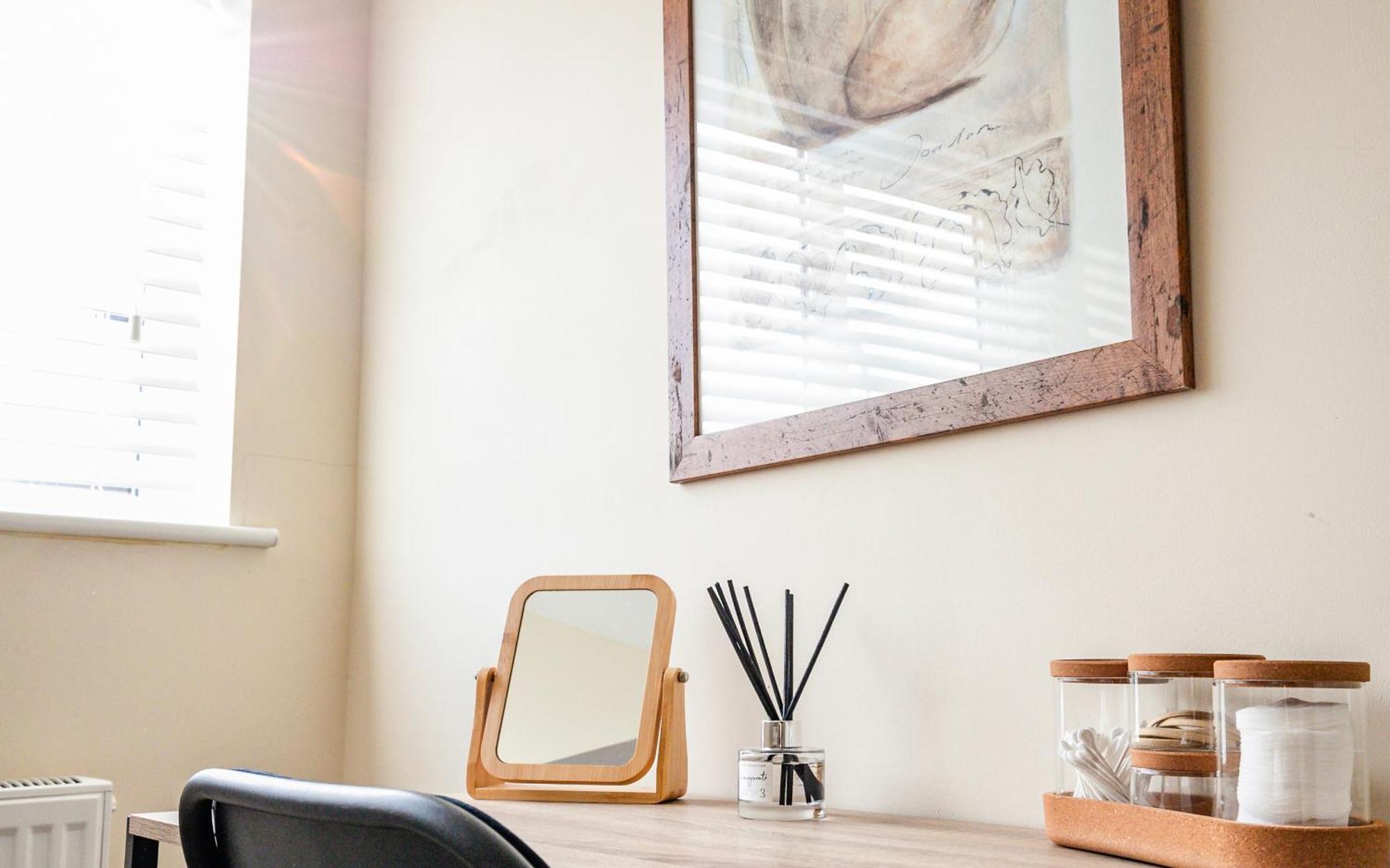 Bright, Modern In Centre With Private Driveway Parking Apartment *