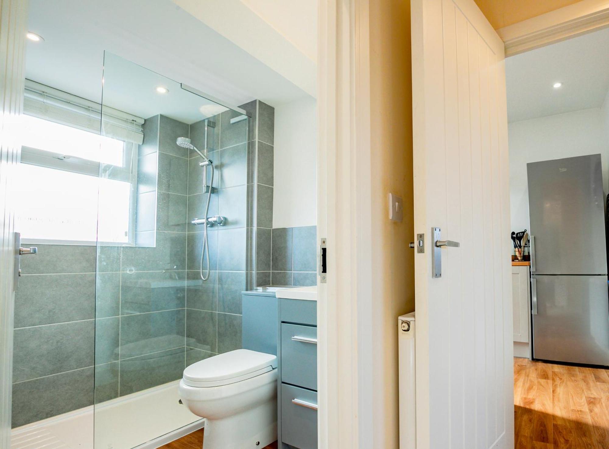 Apartment Bright, Modern In Centre With Private Driveway Parking Hereford