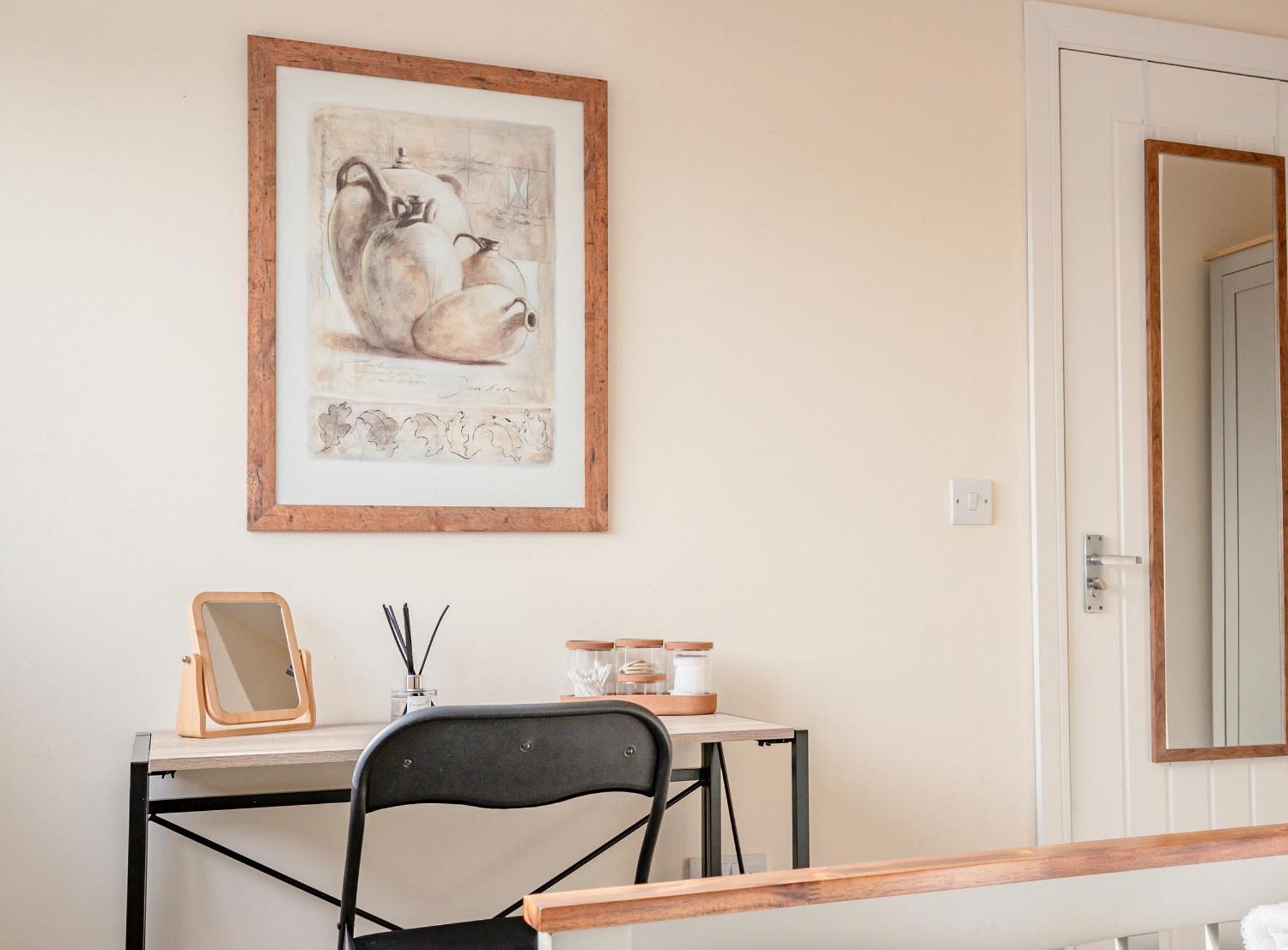Bright, Modern In Centre With Private Driveway Parking * Hereford