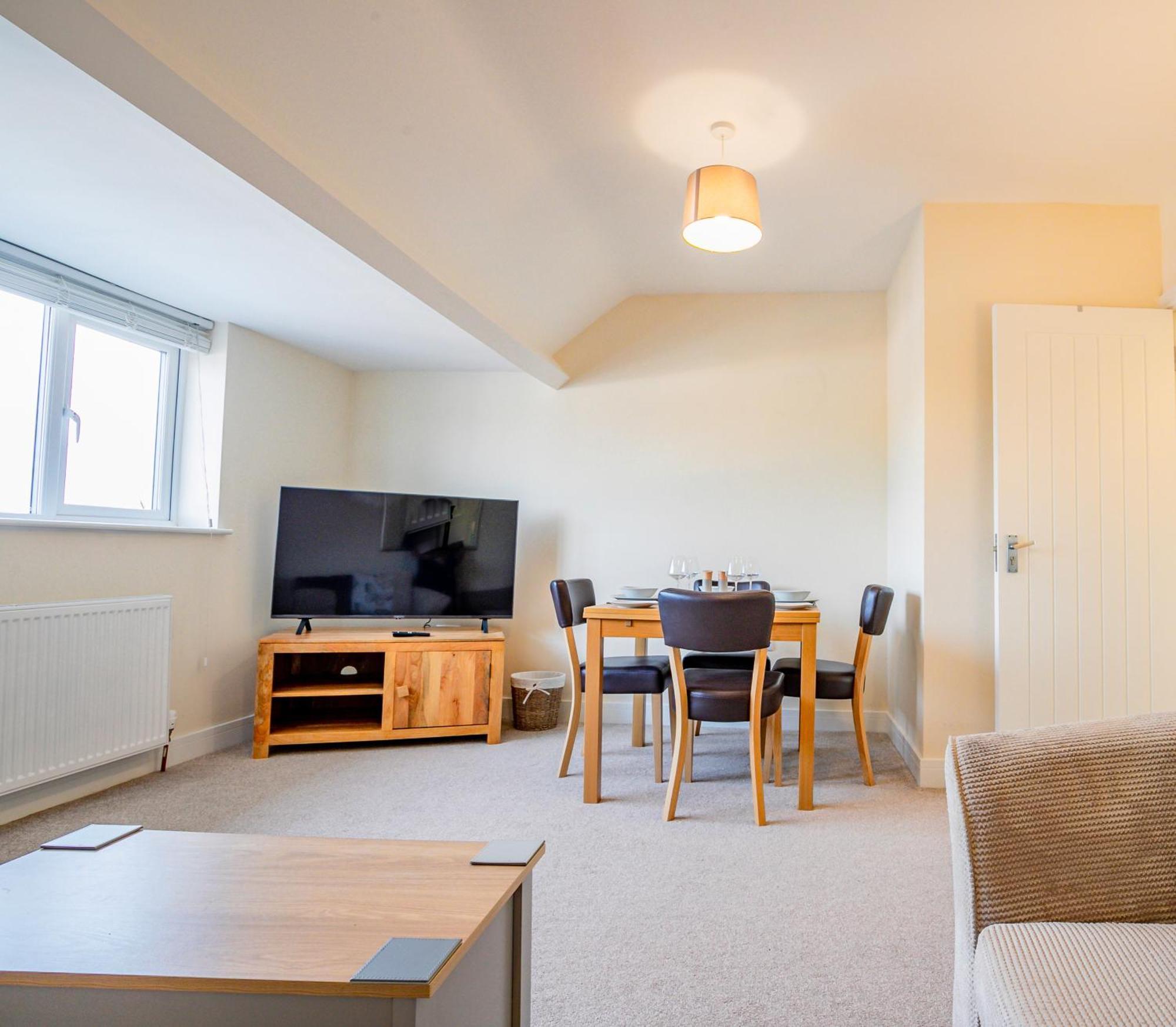 Apartment Bright, Modern In Centre With Private Driveway Parking Hereford