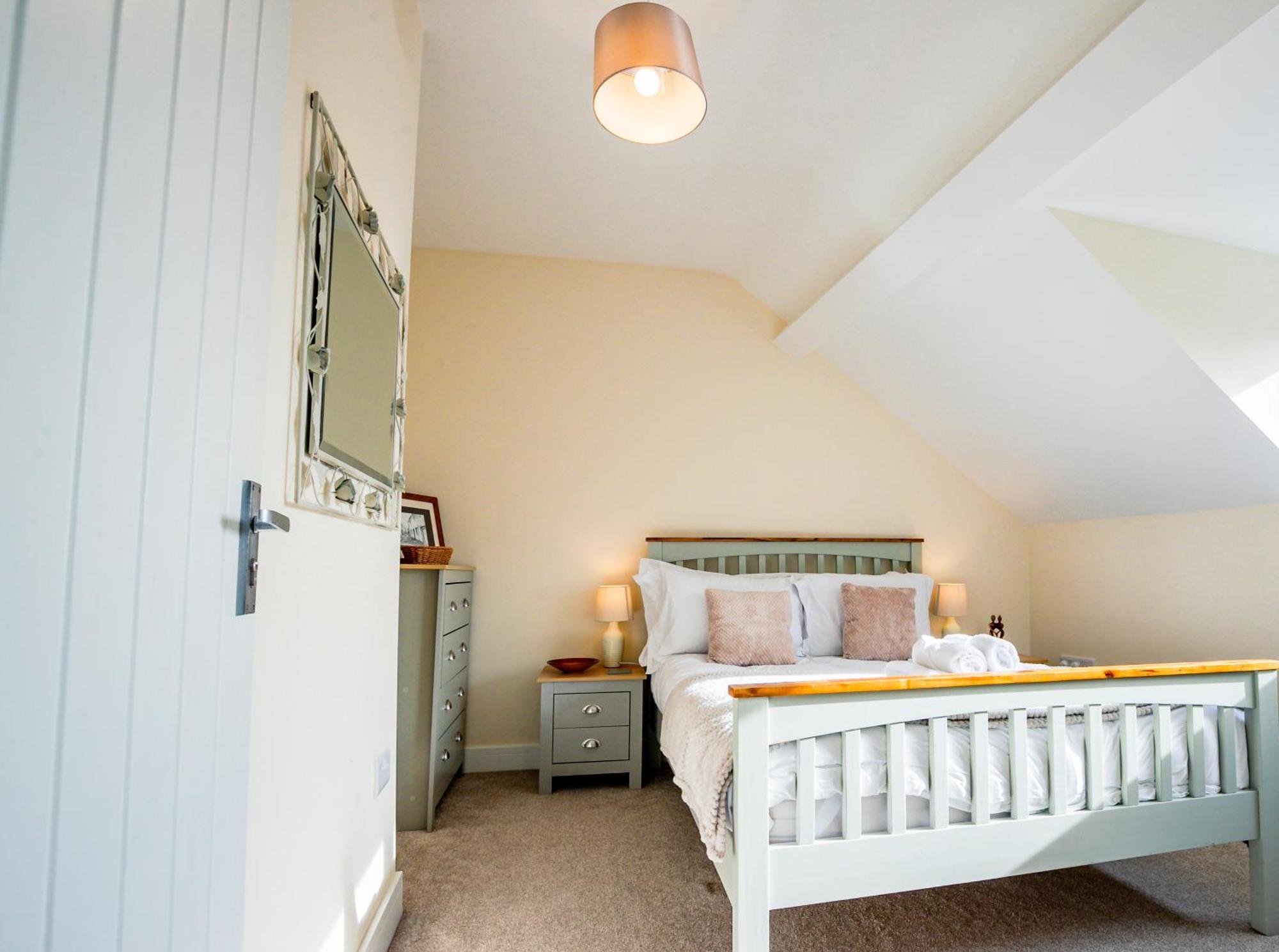 Bright, Modern In Centre With Private Driveway Parking Apartment Hereford