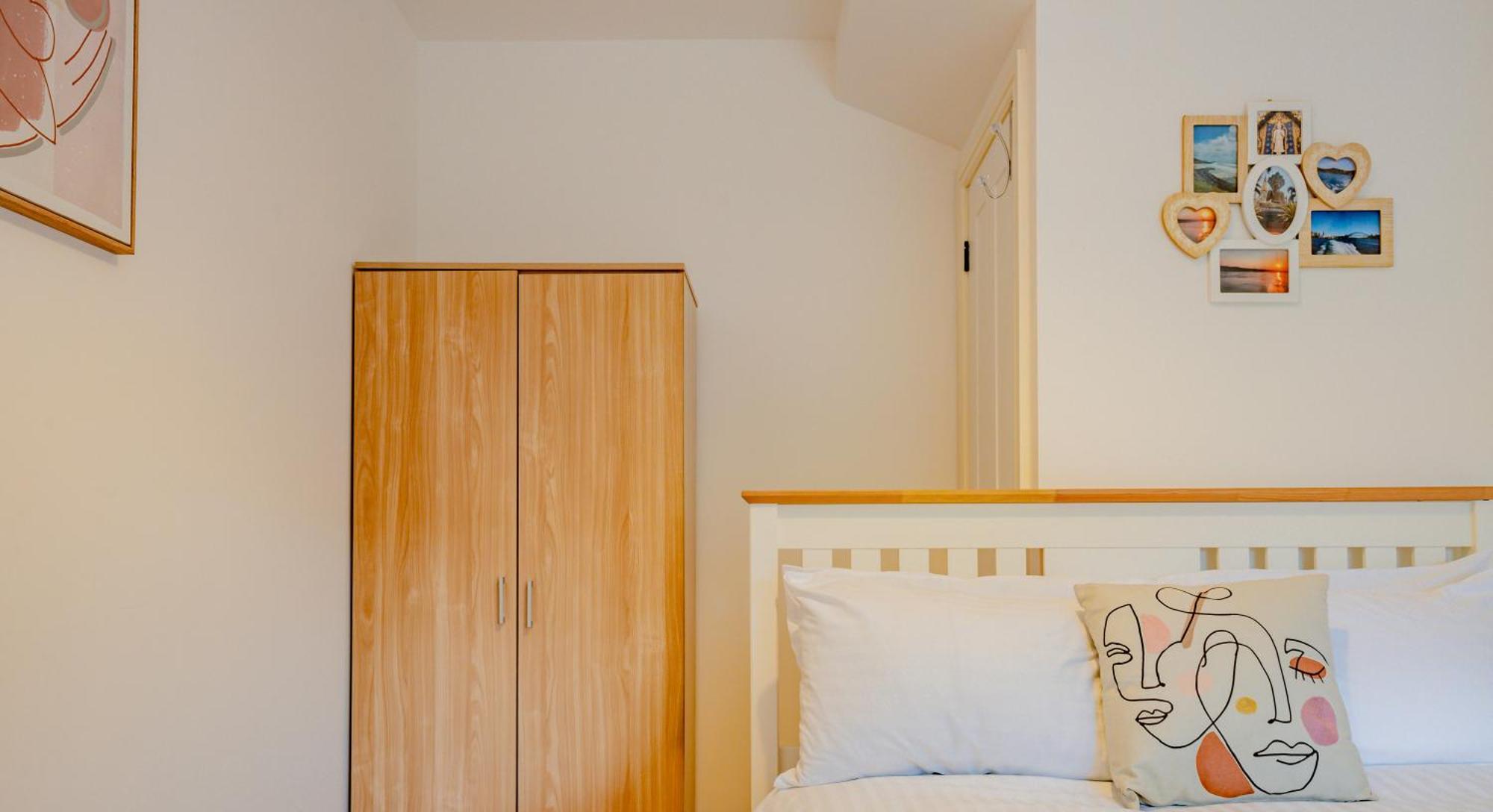 Exquisite Renovation In Location With Garden And Parking *