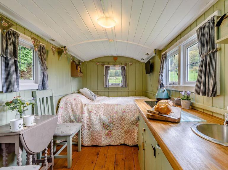 Holiday home Ewe Retreat Shepherds Hut Hereford