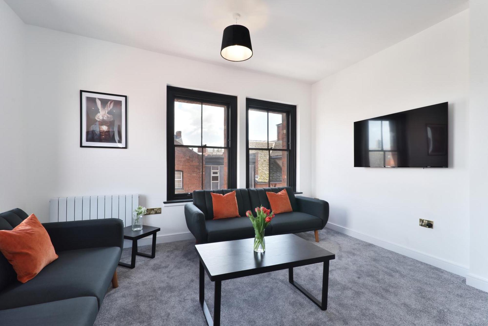 2, 15 West Street Apartment