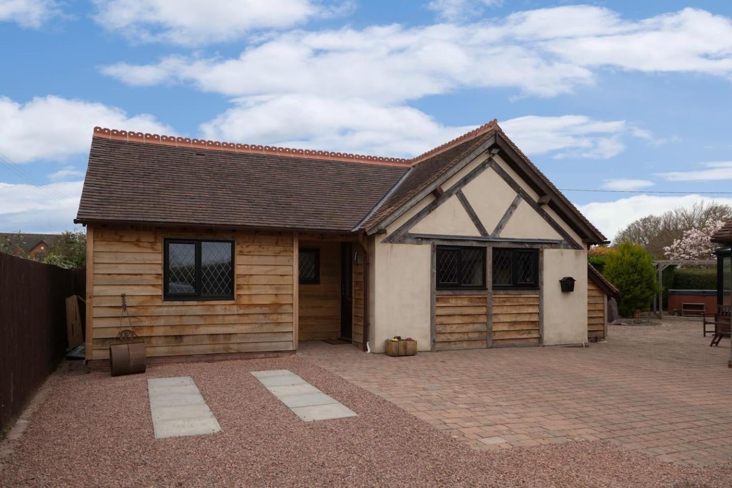 Apartment Herefordshire - Little Oak - Charming Cottage In Rural Location North Of Hereford - Sleeps 2 Guets - Ideal For A Cozy Trip Away - Hosted By Rentmyhouse Hereford