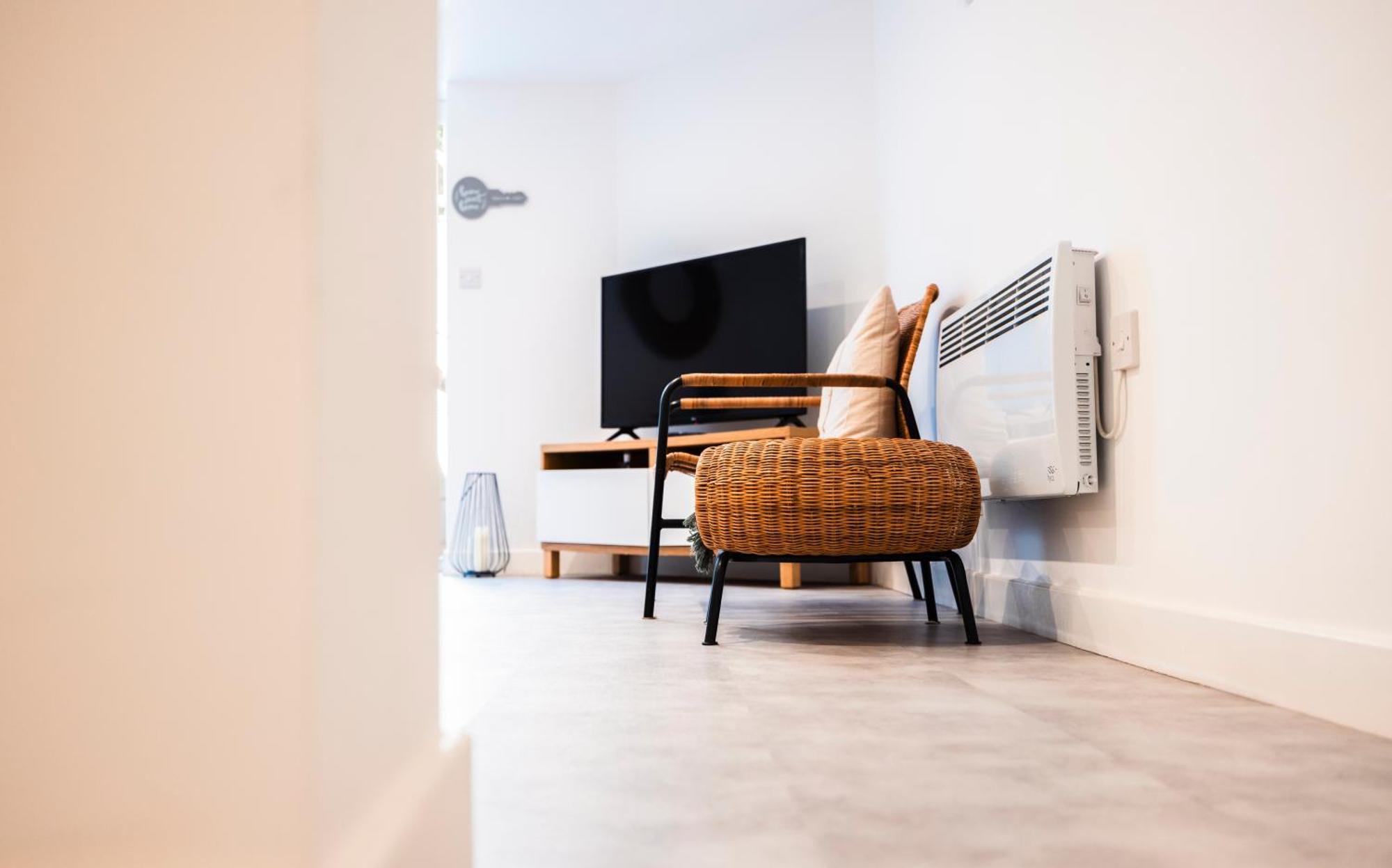 - Inc Free Parking, Wifi, Full Kitchen, Smart Tv - Spring Apartment *
